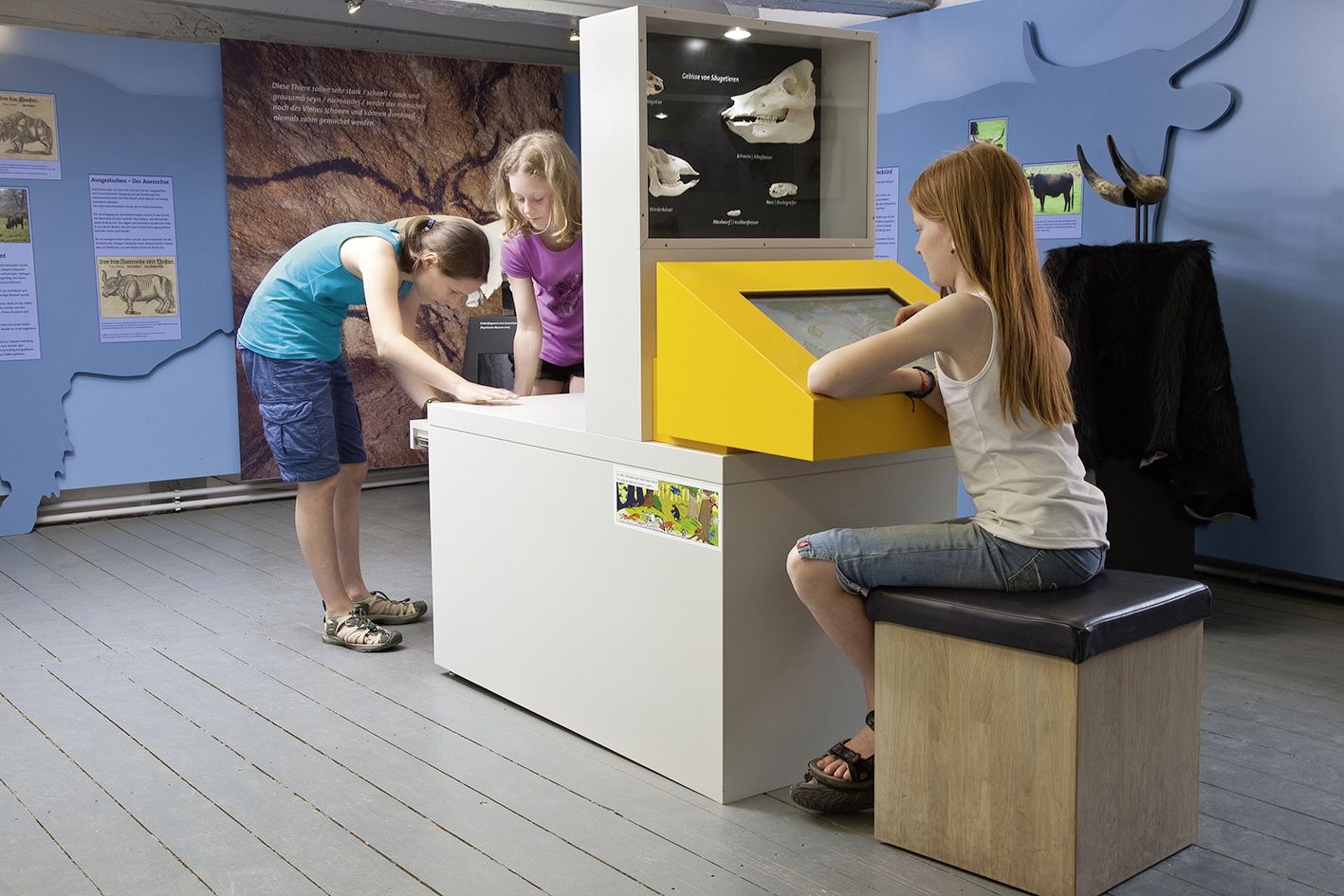 Touchscreen und Fühlstation, Foto: Hans-Jürgen Grigoleit u. Frank Hellwig Industrie- und Werbefotografie, © Landkreis Kassel