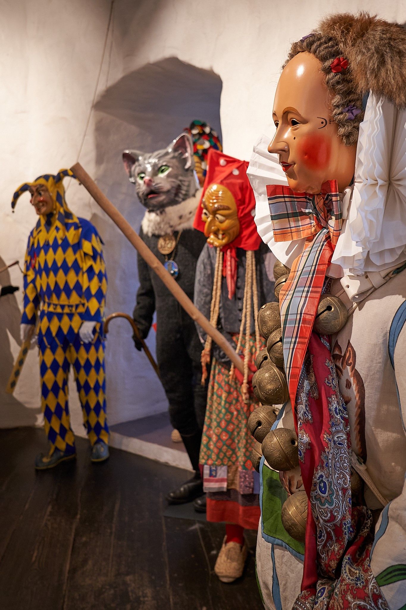 Bild aus dem 6ten Stockwerk, Darstellung verschiedener Figuren der schwäbisch-alemannischen Fasnacht © Narrenzunft Gengenbach 1499 e.V.